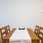 Cozy And Colorful 2Bd Flat With Central Location