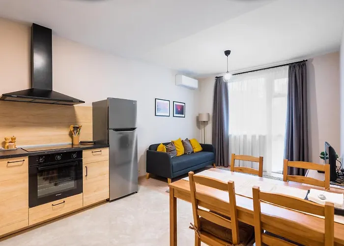 Cozy And Colorful 2Bd Flat With Central Location